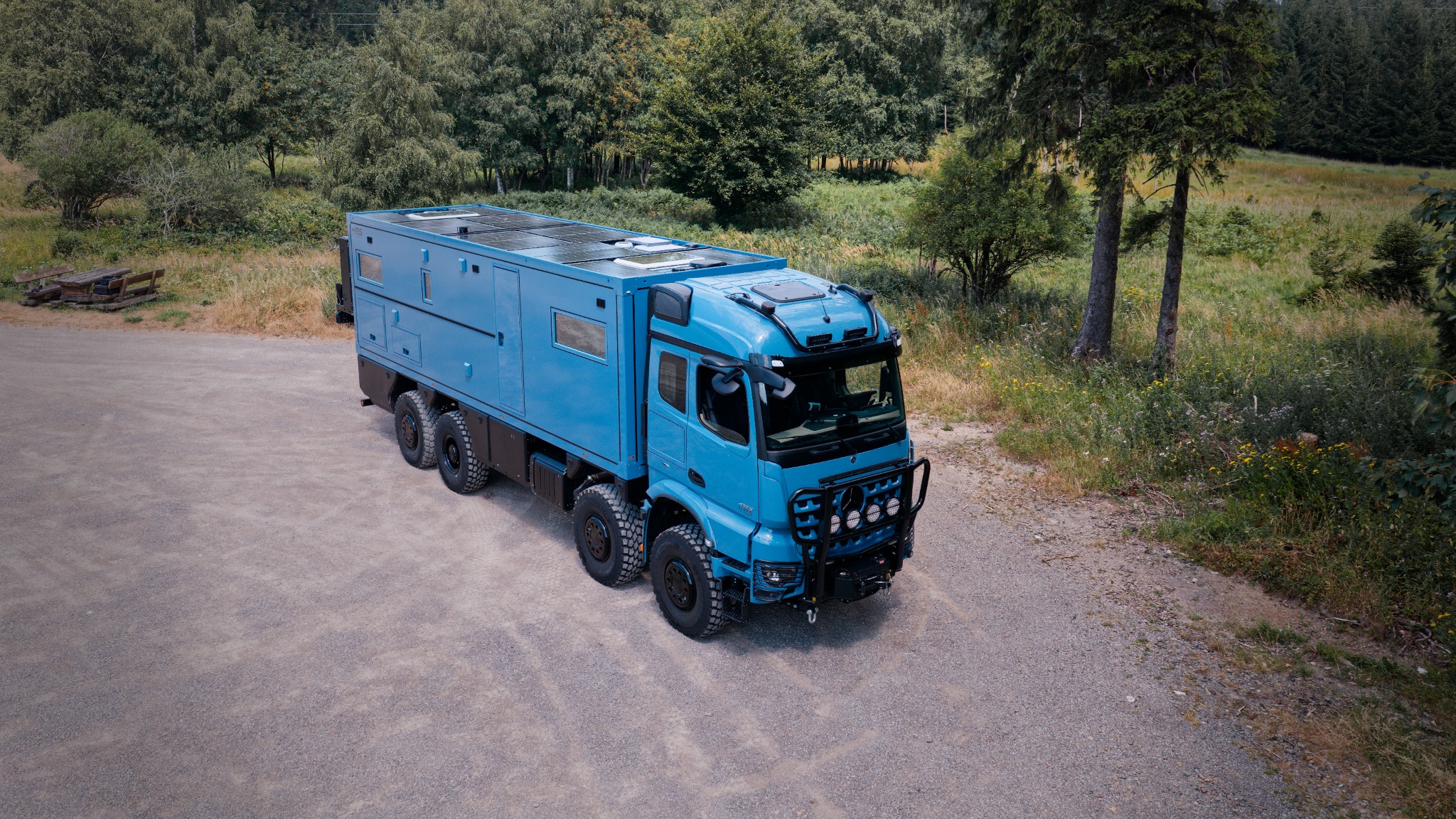 Fetti, the blue Mercedes Arocs 8x8, seen from above